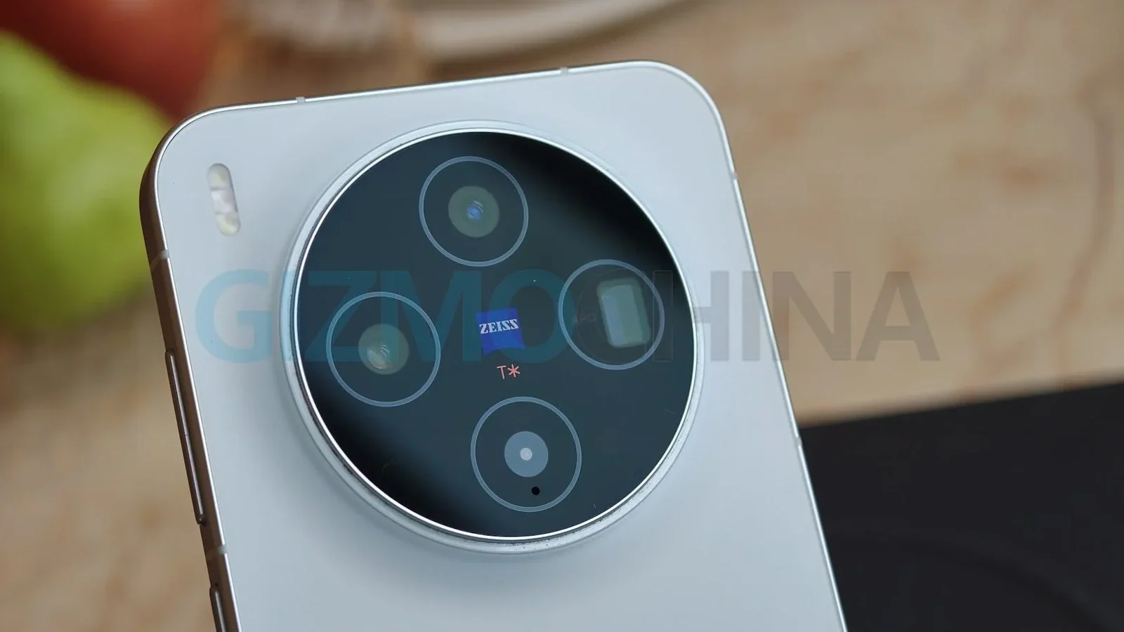 Vivo X500 может неожиданно отличиться от Pro-версий дизайном камер